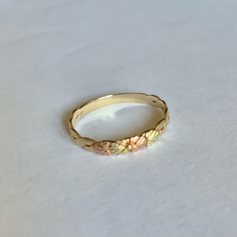 Black hills gold ring Solid 10k
